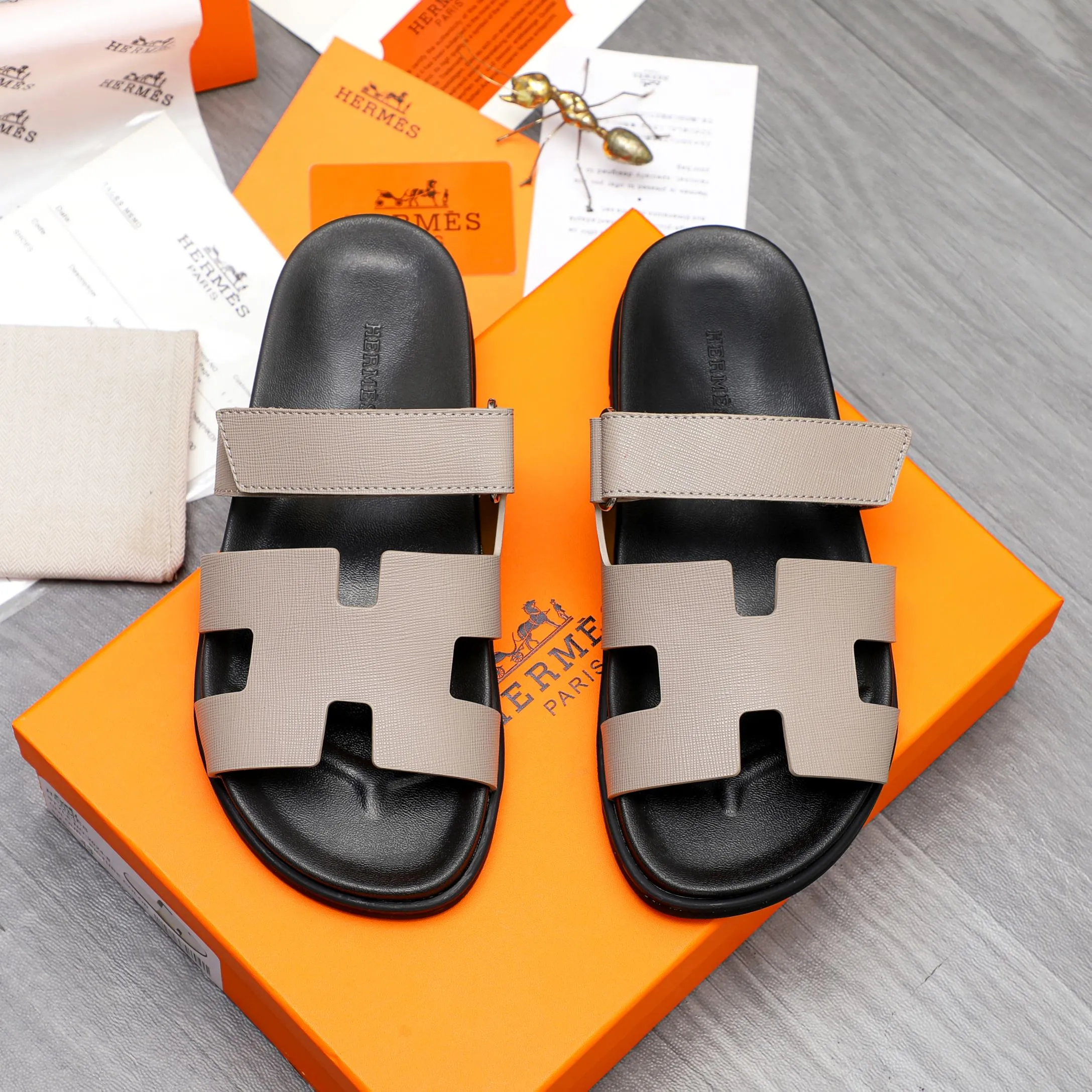 Men's shoes 💰340 Product trademark: Hermes "Hermes" Couple's slippers Regular size: 36-46 Product material: Selected vertical grain cowhide upper, microfiber lining, original outsole